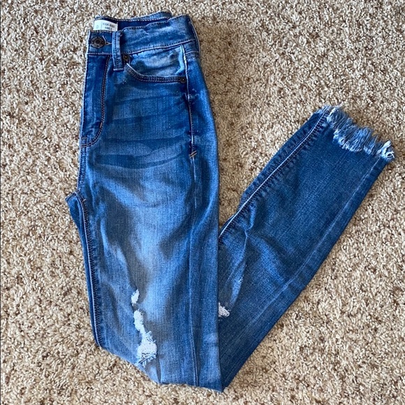 Mudd Denim - Destroyed high rise ankle jeans - 0